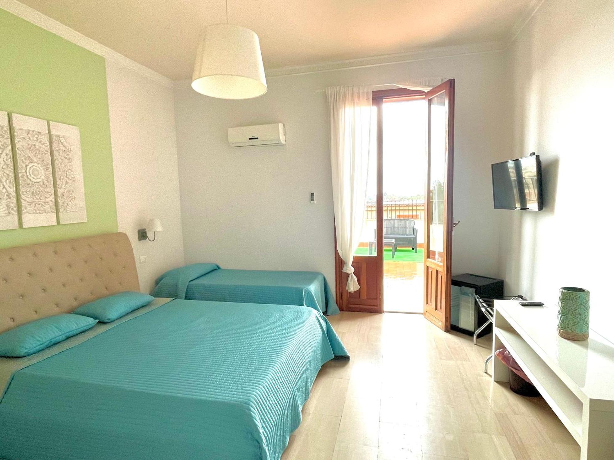 Simonetta'S Rooms Noto Exterior photo